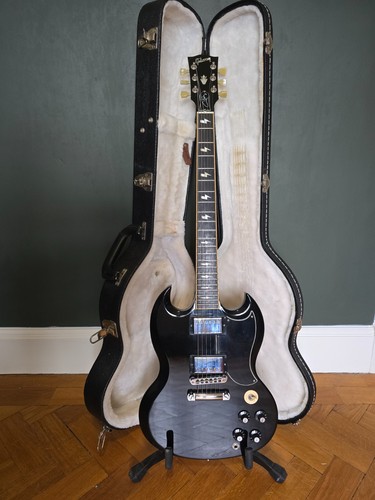 Angus young signature - signature, sg