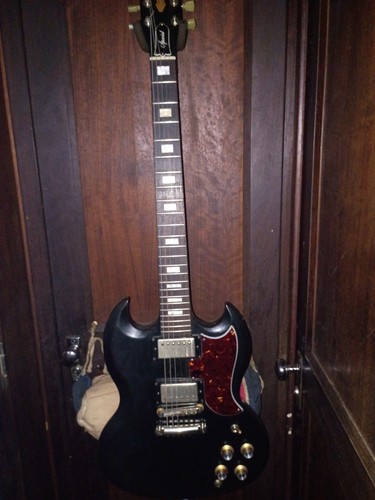 Gibson black electric - sg,